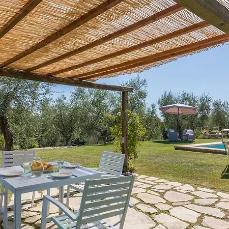 Villa Il Vecchio Ulivo 10 *